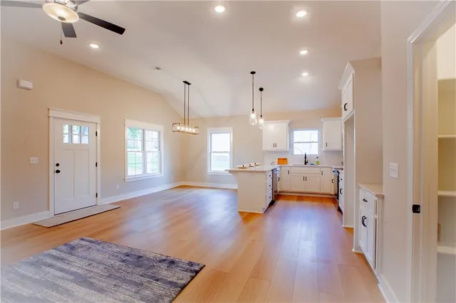 $285,000 | 606 East 3rd Street, Cameron, MO 64429