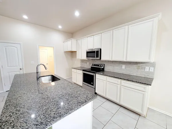 $1,895 | 13803 Avenue West, Lubbock, TX 79423