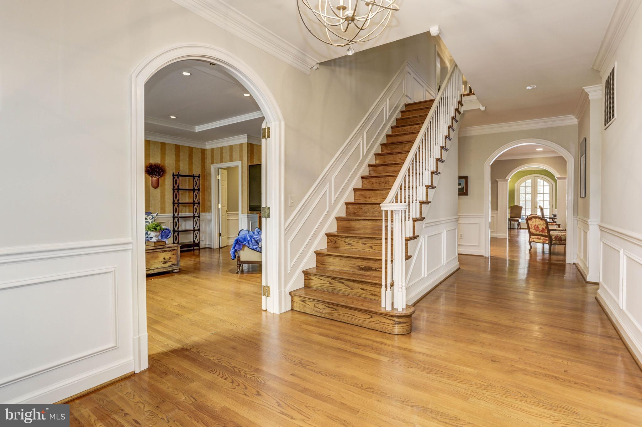 9806 Kendale Road Potomac, MD 20854 - Photo 2 of 30 Foyer