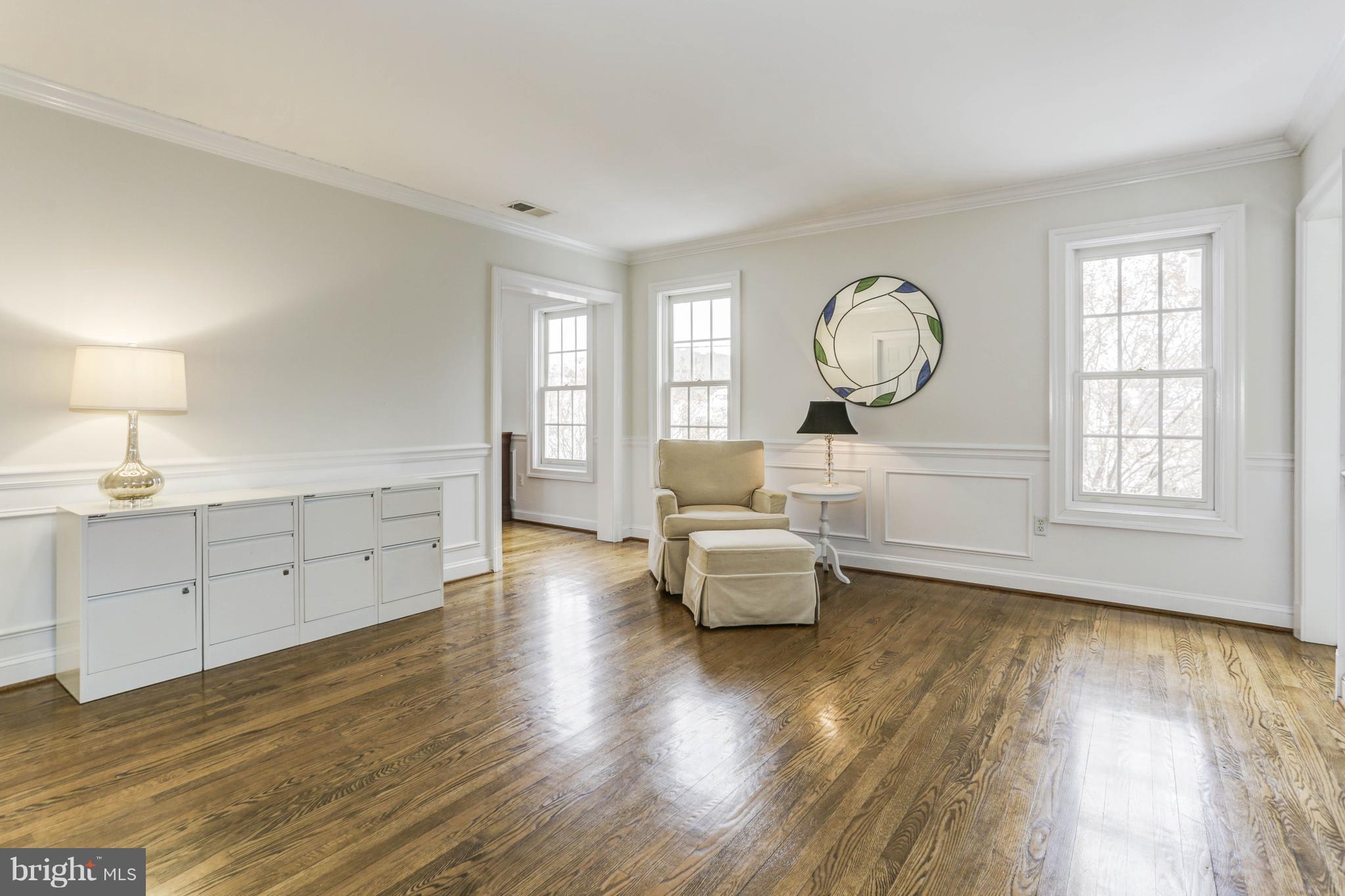 9806 Kendale Road Potomac, MD 20854 - Photo 20 of 30 Master bedroom sitting room