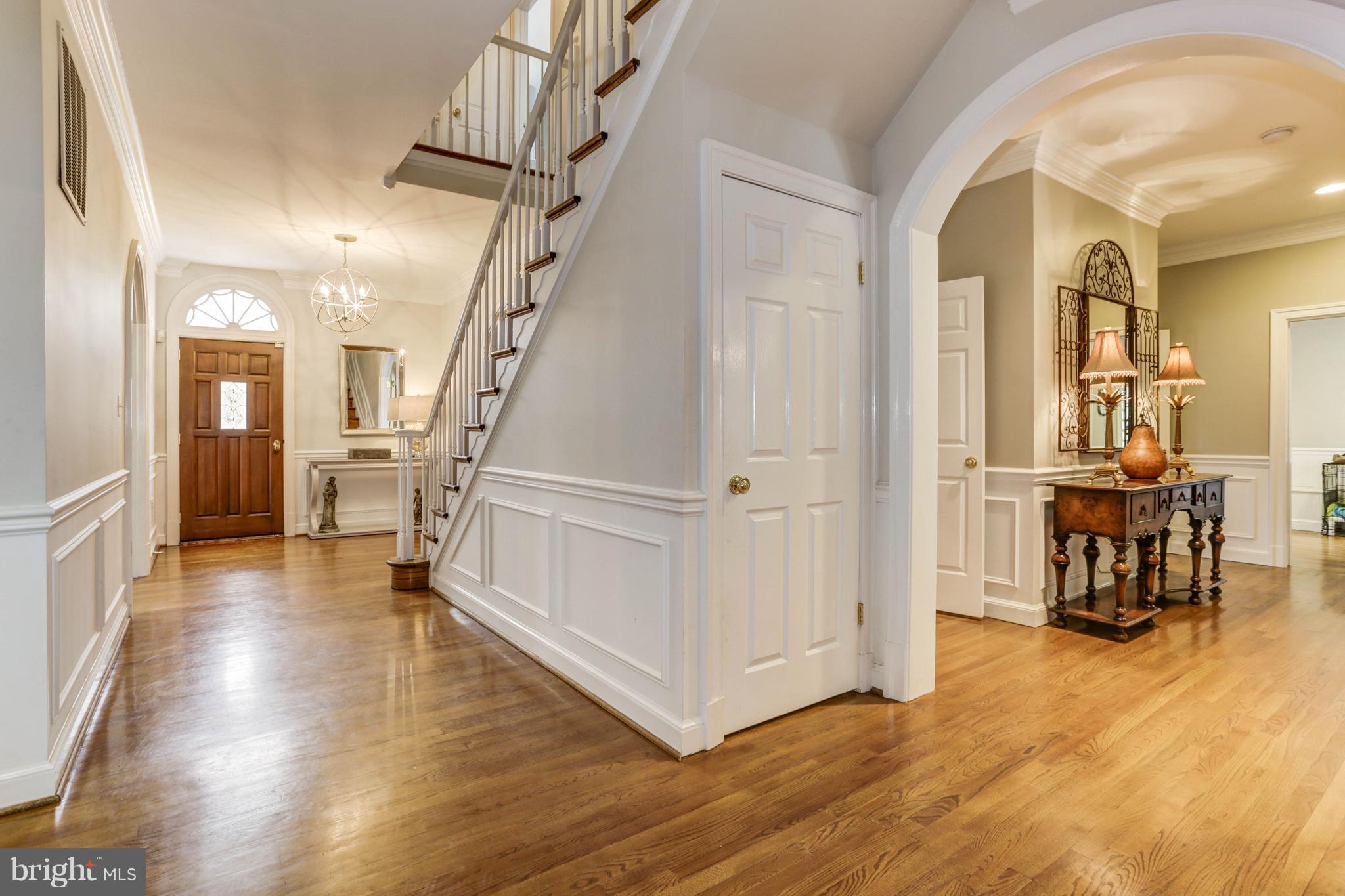 9806 Kendale Road Potomac, MD 20854 - Photo 5 of 30 Foyer