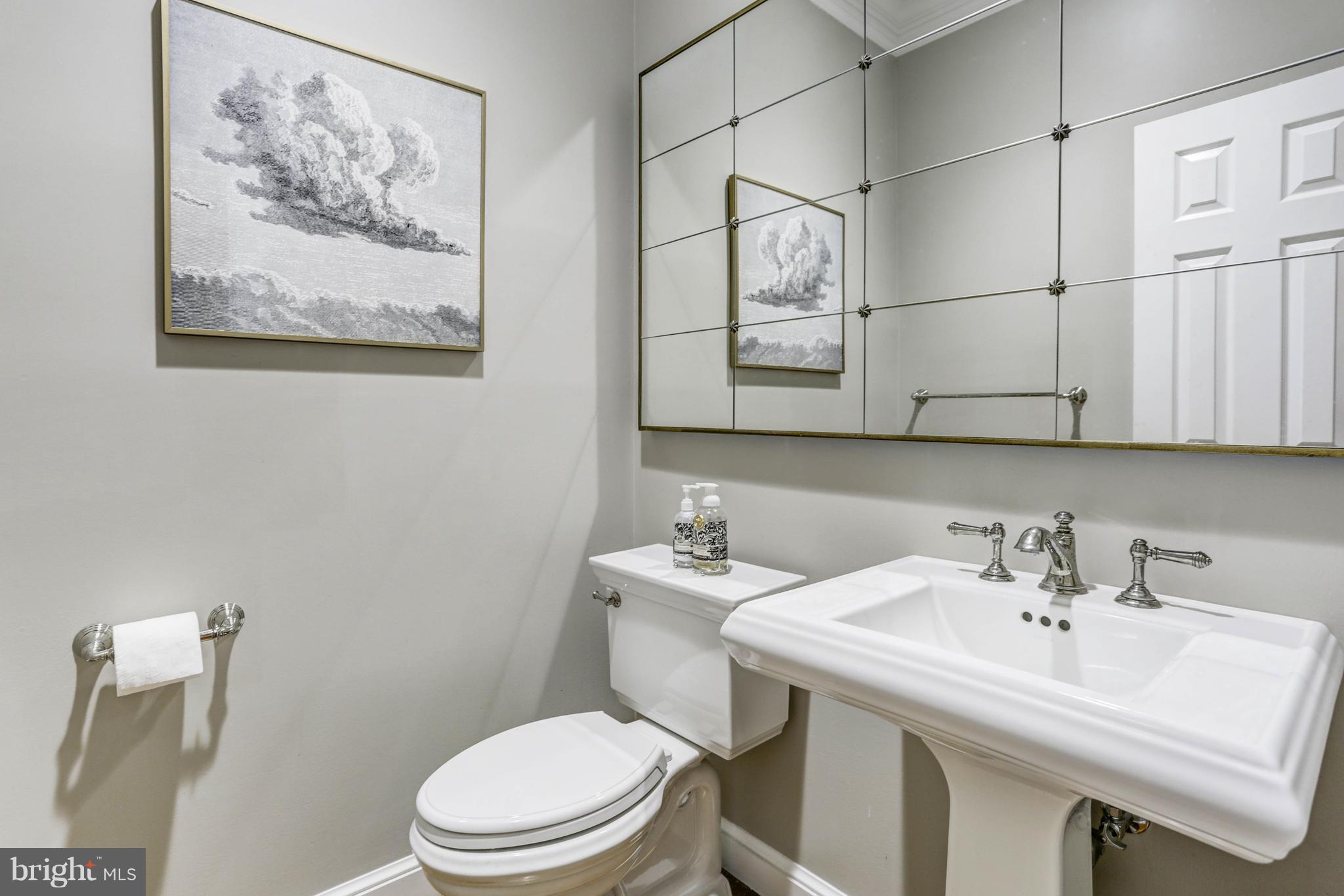 9806 Kendale Road Potomac, MD 20854 - Photo 6 of 30 Powder room
