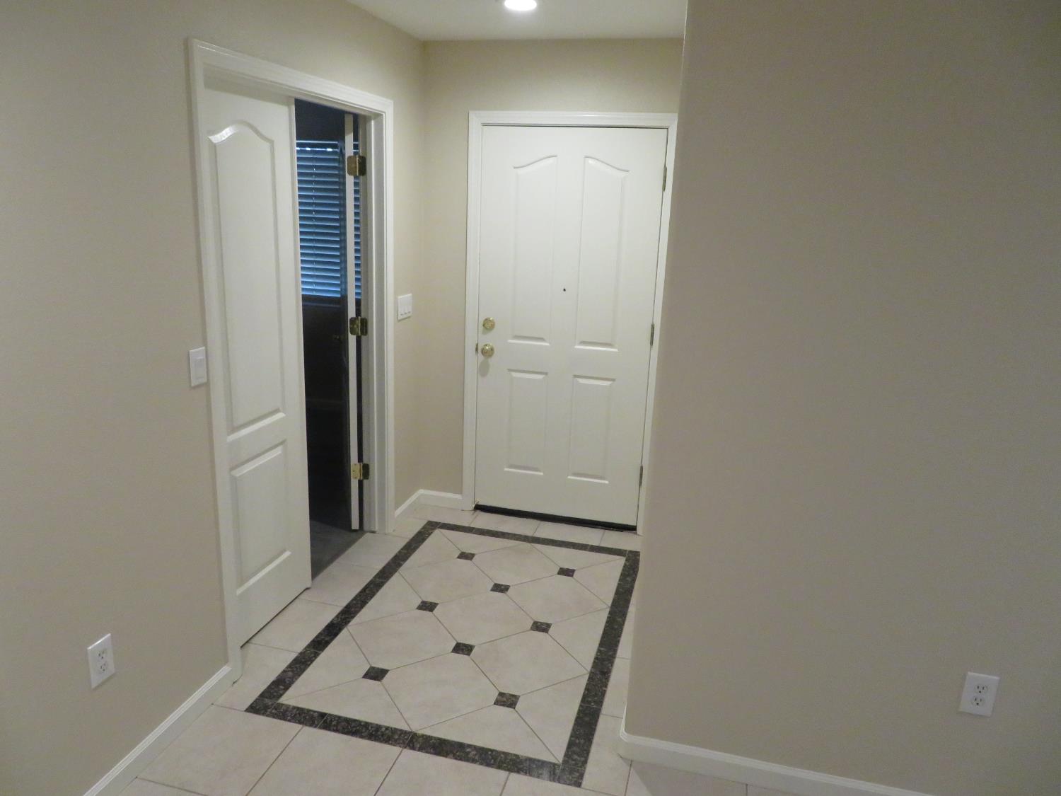 4 Rasha Court Sacramento, CA 95831 - Photo 5 of 33