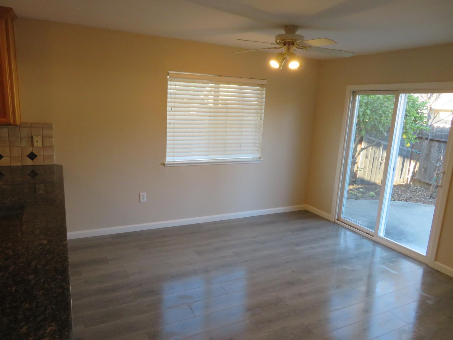 4 Rasha Court Sacramento, CA 95831 - Photo 8 of 33