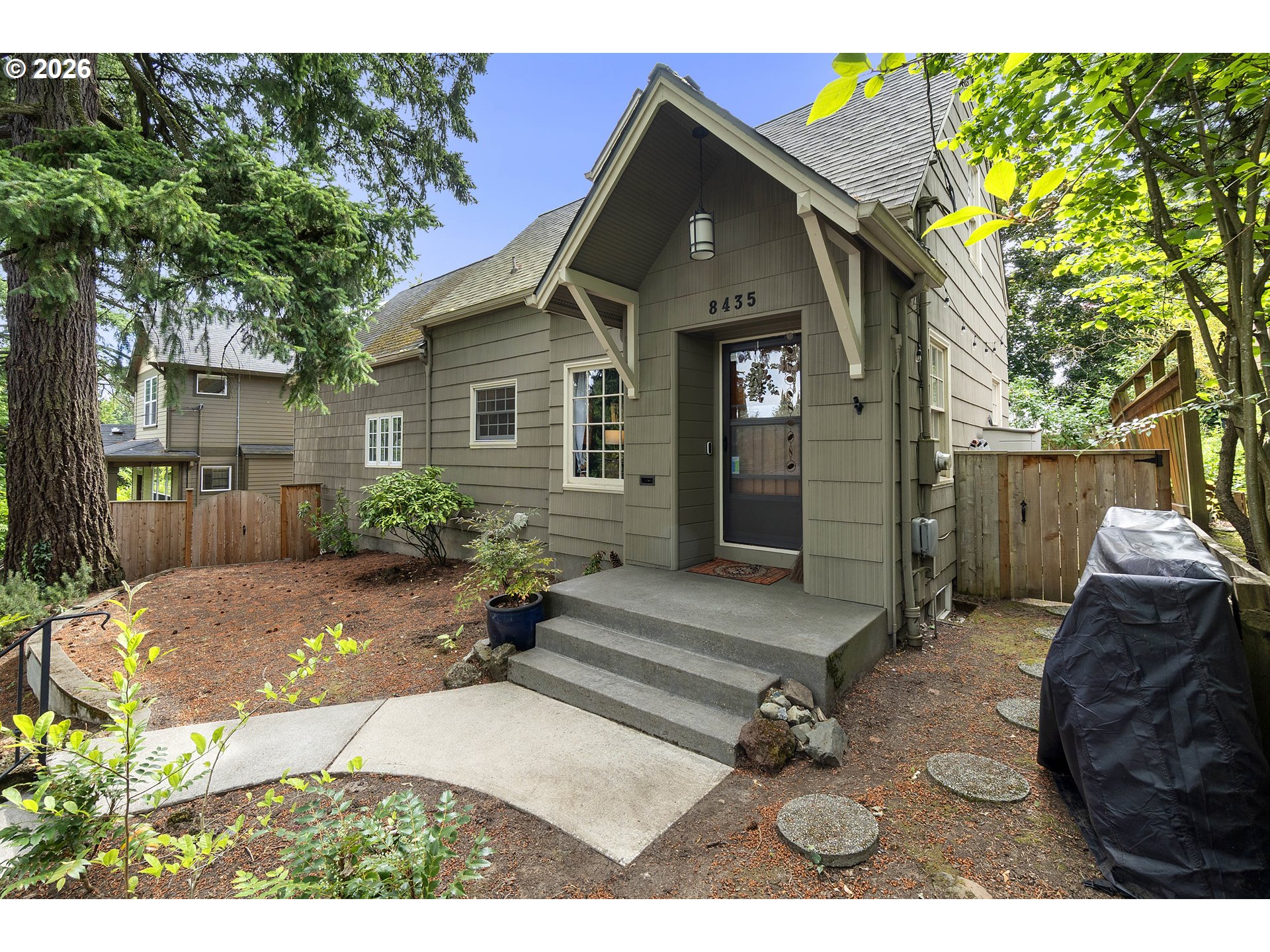 8435 Southwest 11th Avenue Portland, OR 97219 - Photo 4 of 47