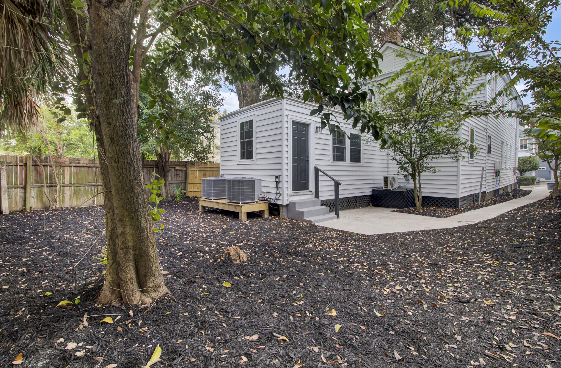 124 Fishburne Street Charleston, SC 29403 - Photo 18 of 18 Back yard