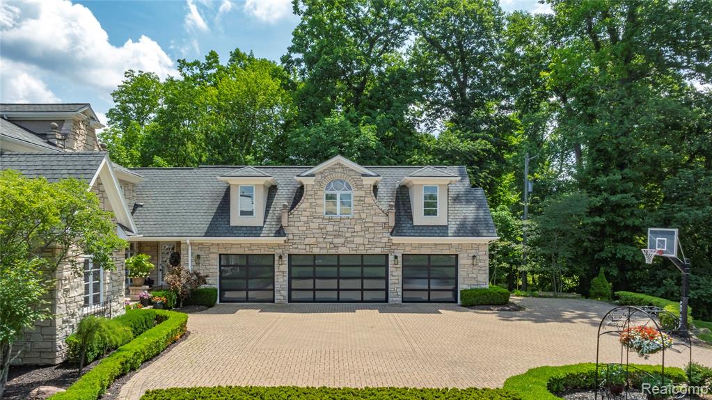 4326 Commerce Road West Bloomfield, MI 48324 - Photo 4 of 75