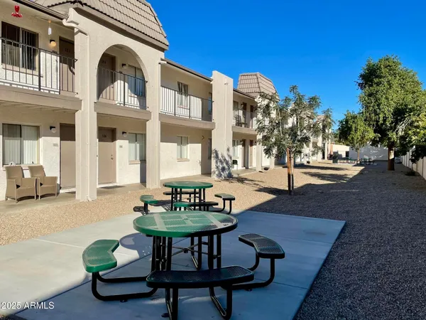 $1,099 | 1222 East Mountain View Road, Unit 114 208 214, Phoenix, AZ 85020