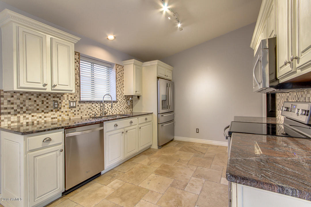 4806 East Mossman Road Phoenix, AZ 85054 - Photo 1 of 32 Kitchen