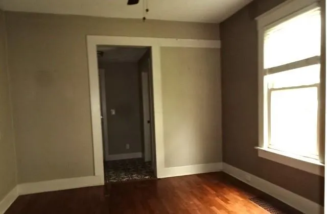 $220,000 | 207 East Street, Parkville, MO 64152