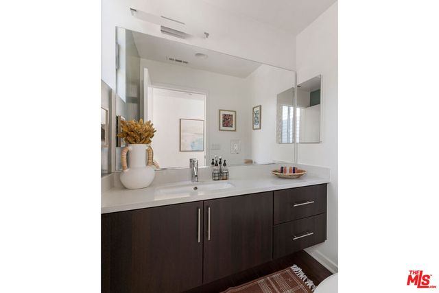 $1,250,000 | 2526 North Via Artis Avenue, Los Angeles, CA 90039