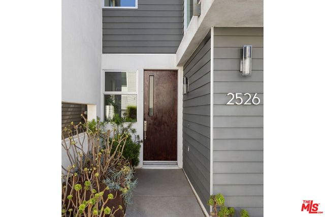 $1,250,000 | 2526 North Via Artis Avenue, Los Angeles, CA 90039
