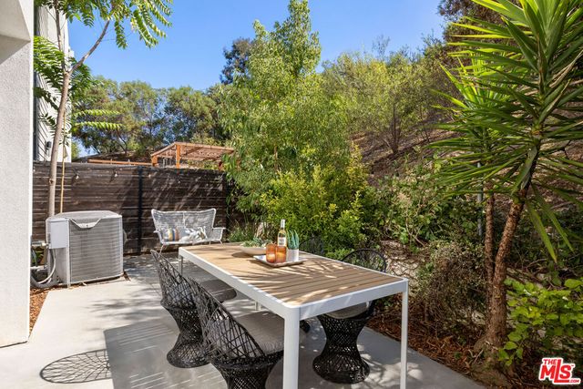 $1,250,000 | 2526 North Via Artis Avenue, Los Angeles, CA 90039