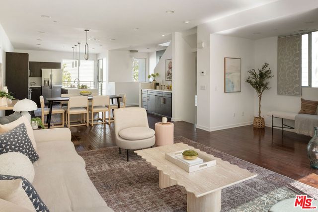 $1,250,000 | 2526 North Via Artis Avenue, Los Angeles, CA 90039