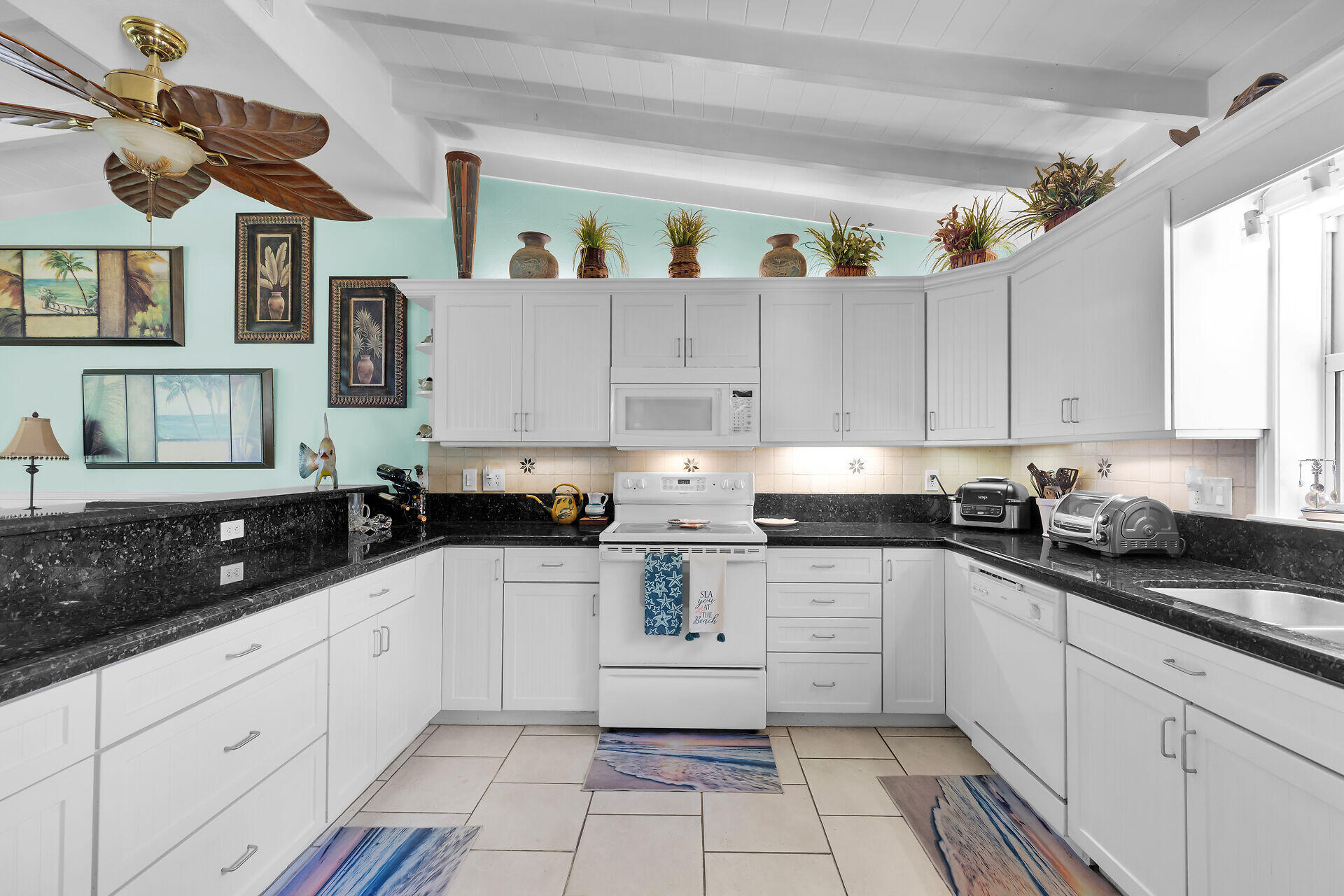 901 43rd Street Marathon, FL 33050 - Photo 11 of 33 Large Kitchen