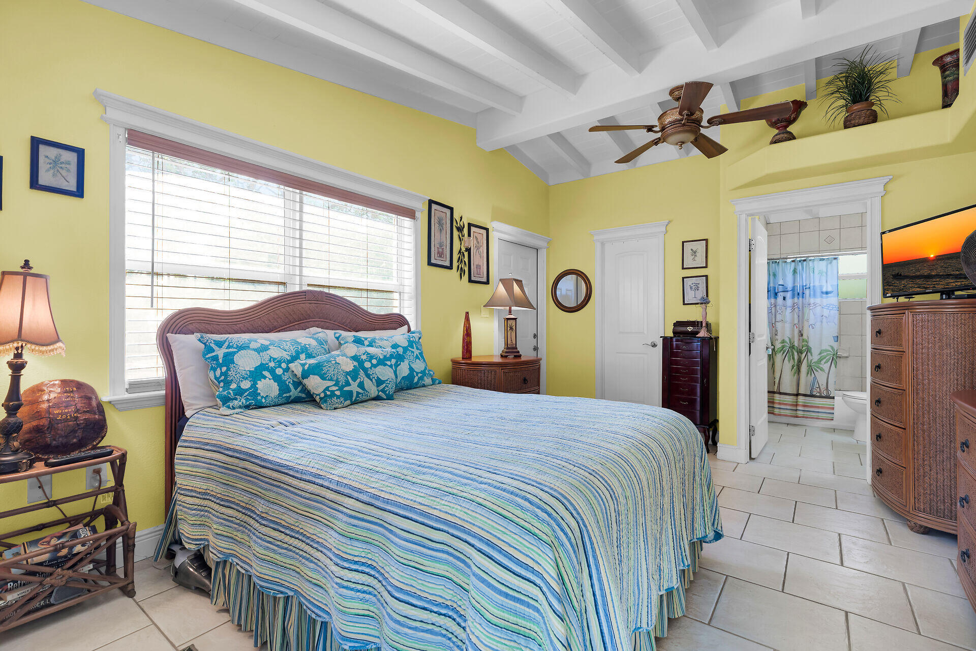 901 43rd Street Marathon, FL 33050 - Photo 21 of 33 Primary EnSuite