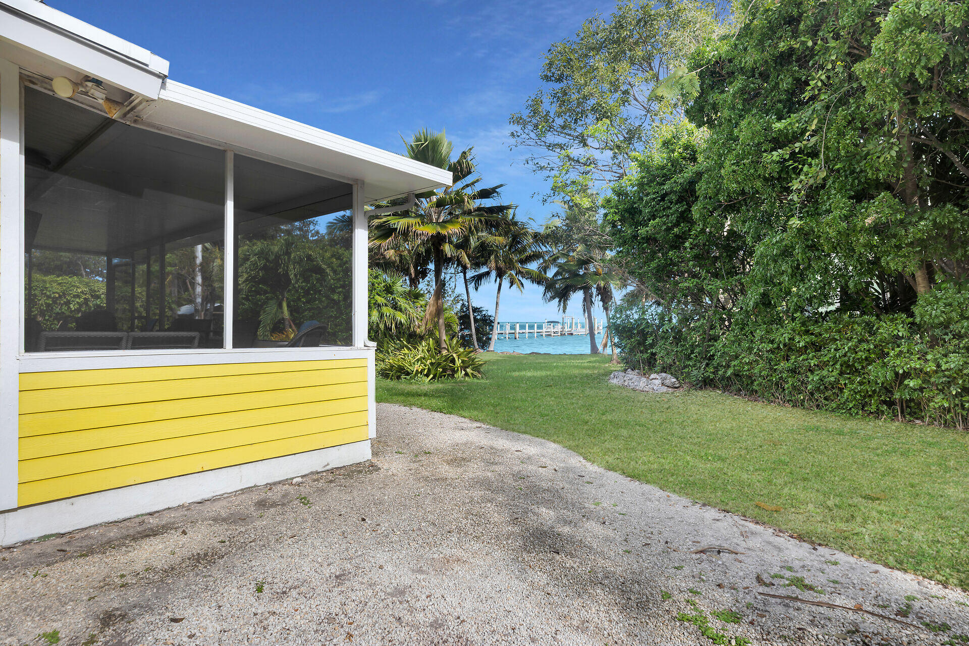 901 43rd Street Marathon, FL 33050 - Photo 27 of 33 Side of house