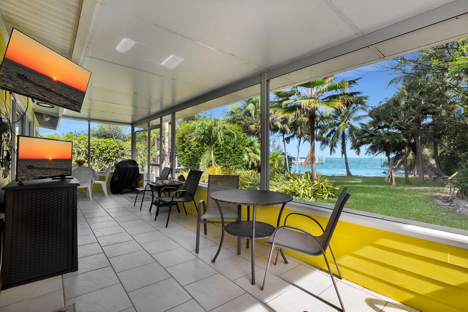 901 43rd Street Marathon, FL 33050 - Photo 5 of 33 Screened in Patio