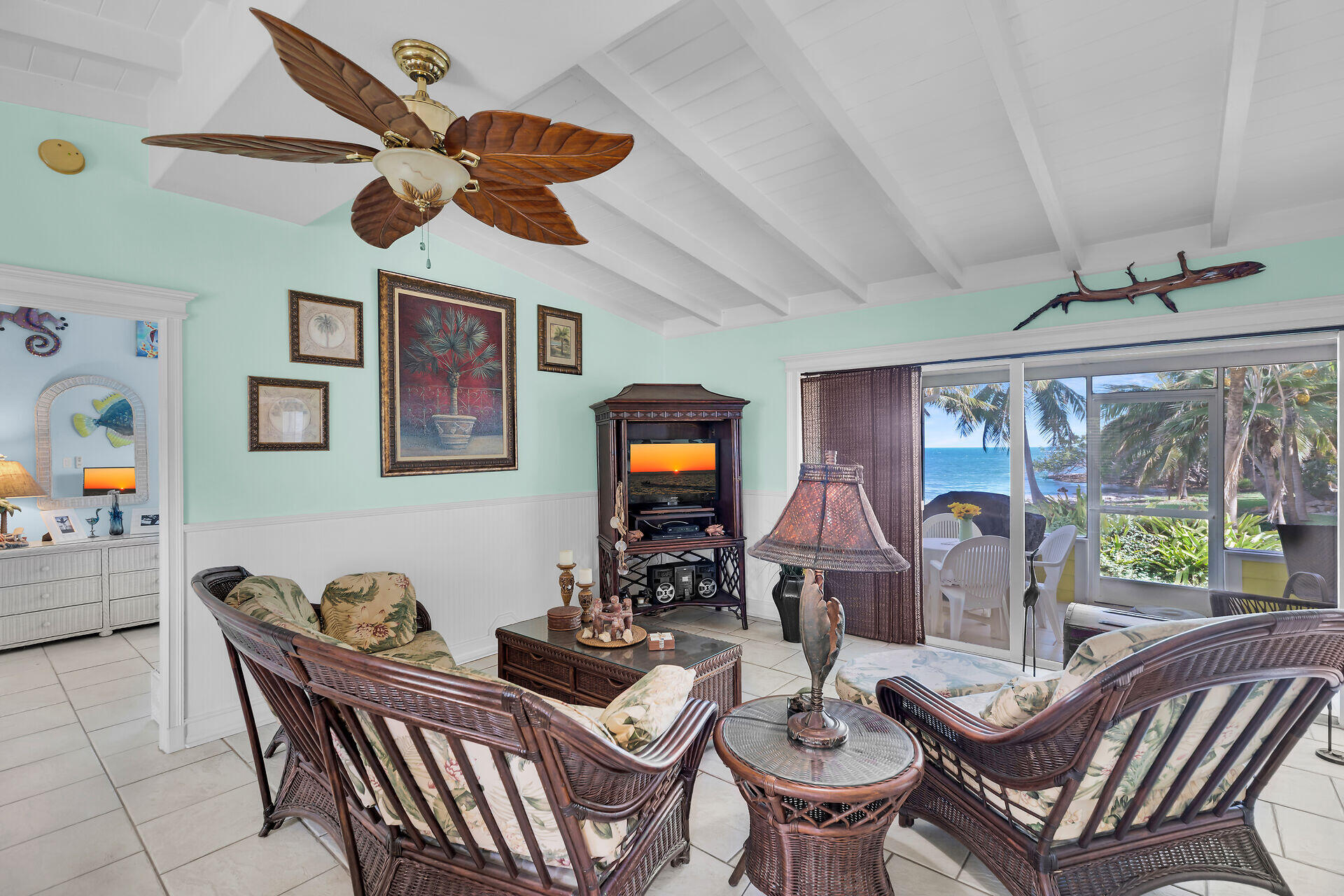 901 43rd Street Marathon, FL 33050 - Photo 7 of 33 Living Room