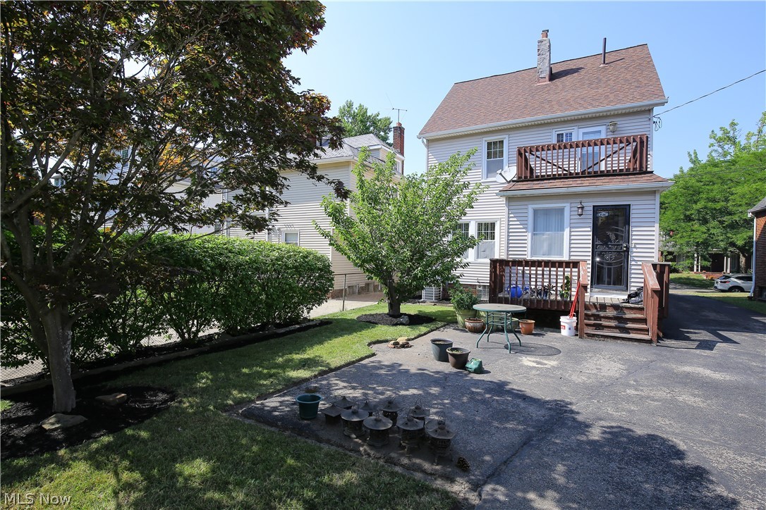 3262 Yorkshire Road Cleveland, OH 44118 - Photo 4 of 26 Gallery Image 4