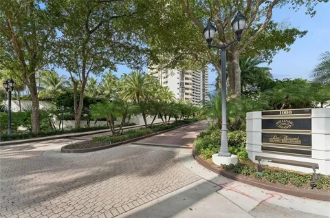 $669,000 | 1000 West Island Boulevard, Unit 2806, Aventura, FL 33160