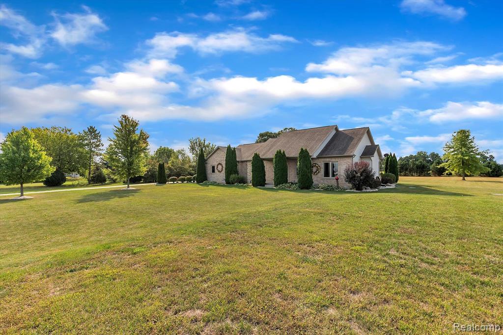 2269 West Sigler Road Carleton, MI 48117 - Photo 4 of 59