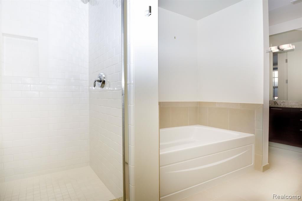 2051 Villa Road, Unit 206 Birmingham, MI 48009 - Photo 21 of 39
