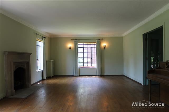 1043 Yorkshire Road Grosse Pointe, MI 48230 - Photo 5 of 20 31154136-4.JPG