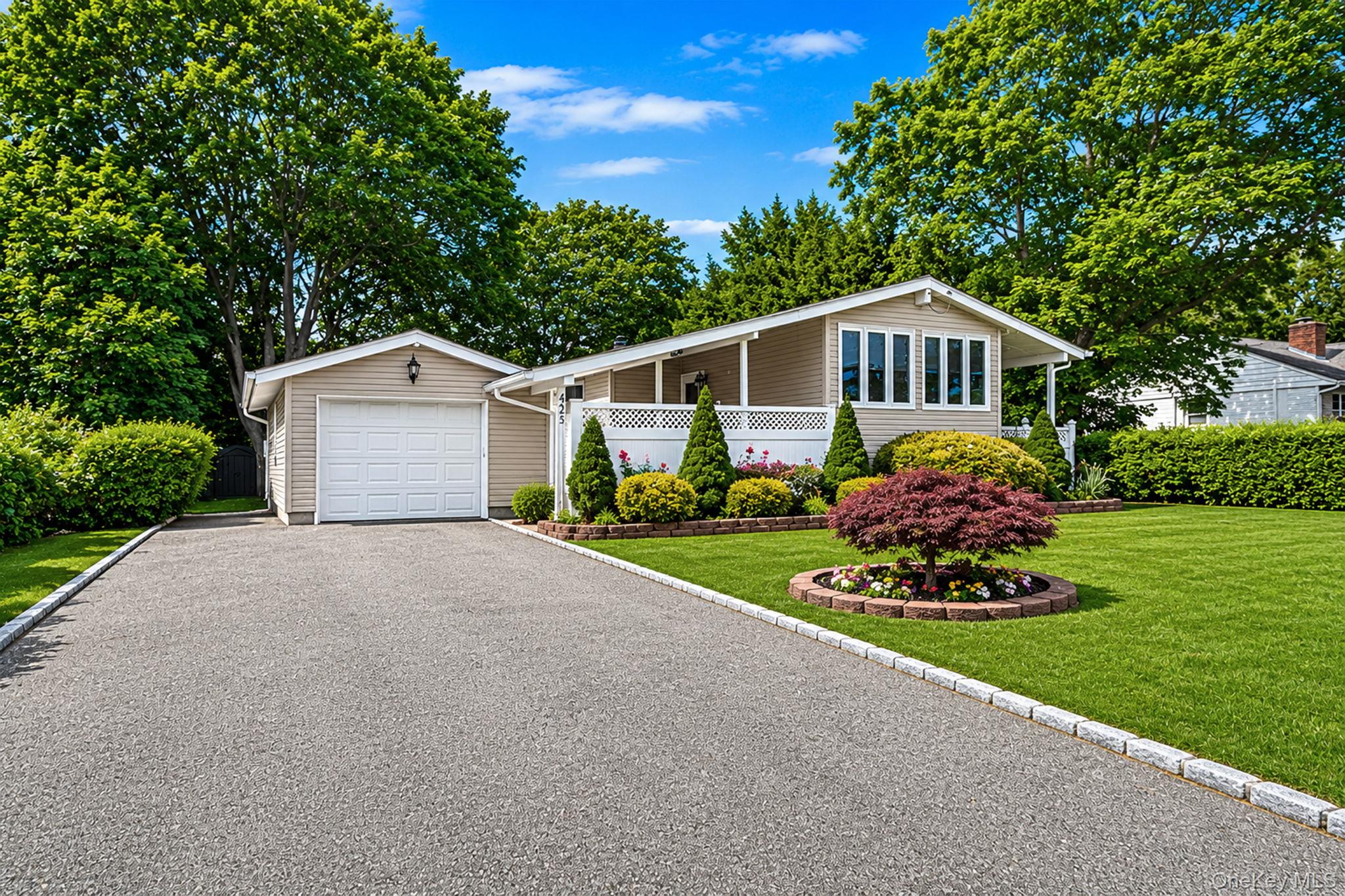 425 Old Country Road Deer Park, NY 11729 - Photo 1 of 34
