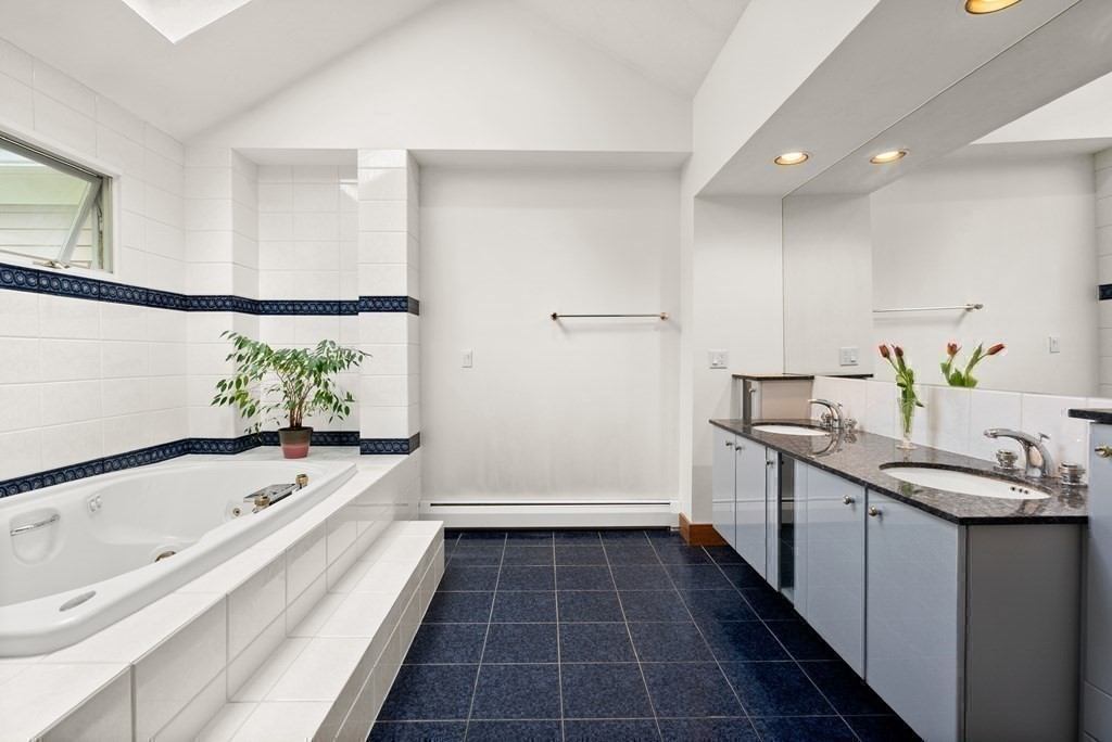 71 Westland Road Weston, MA 02493 - Photo 25 of 41 Gallery Image 25