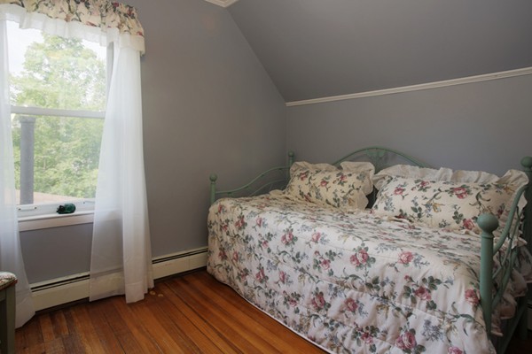 76 Innis Street North Andover, MA 01845 - Photo 6 of 10 Gallery Image 6