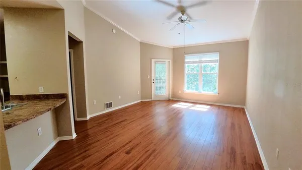 $165,000 | 10017 Courtney Palms Boulevard, Unit 304, Tampa, FL 33619