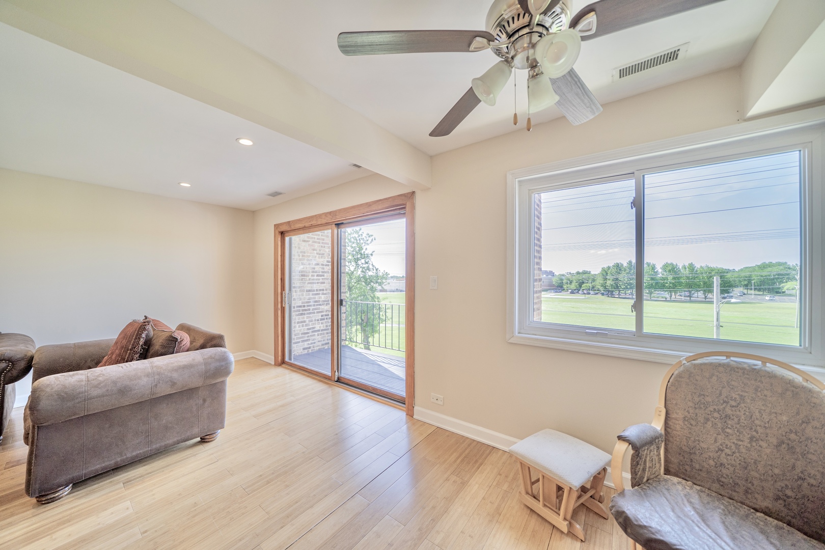 625 West Huntington Commons Road, Unit 317 Mount Prospect, IL 60056 - Photo 8 of 45