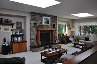 2809 Bristol Road New Harbor, ME 04554 - Photo 10 of 16 Living Room. living room s stunning...