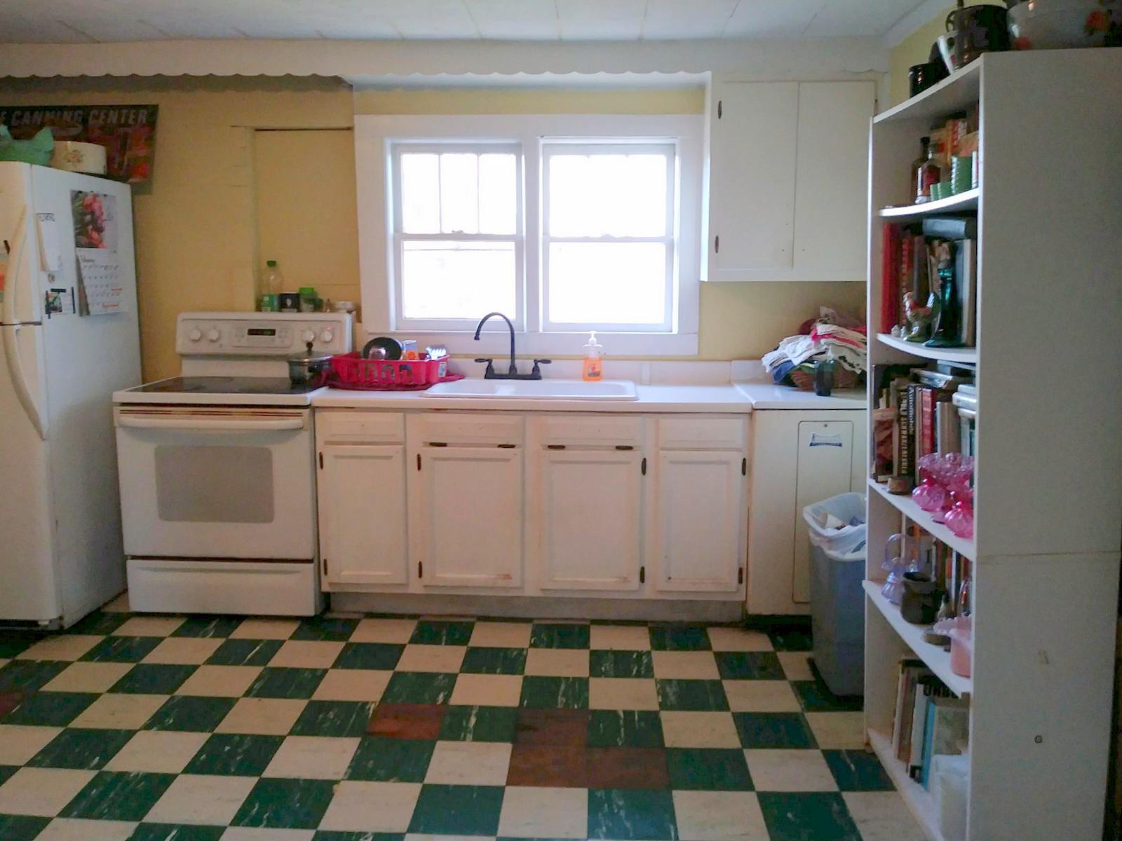 103 Hull Road Madisonville, TN 37354 - Photo 8 of 14 Kitchen