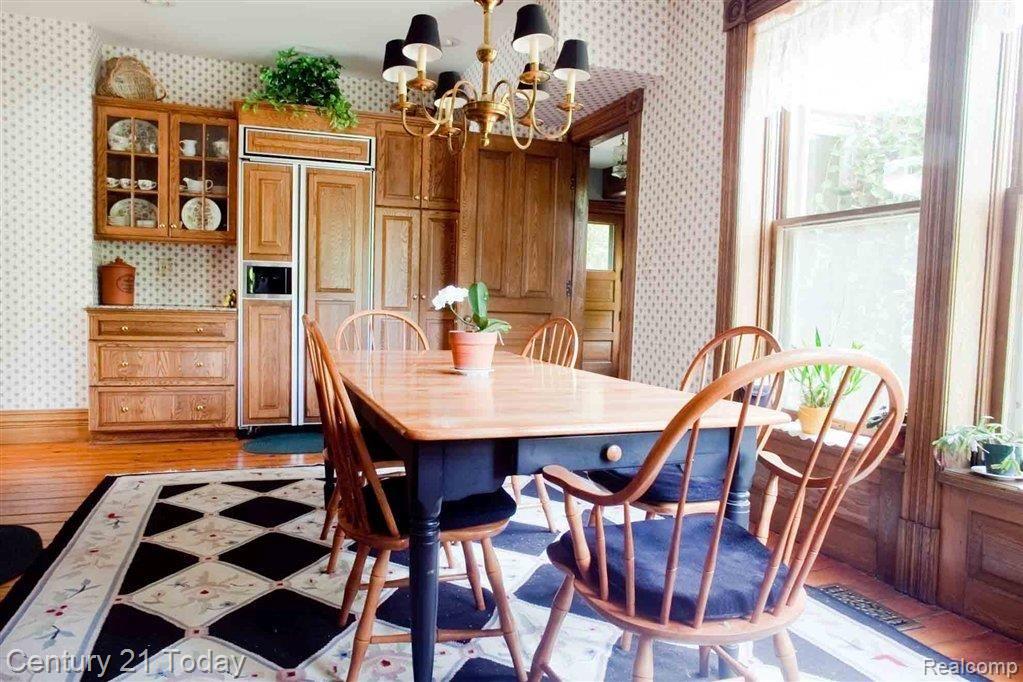 23080 Gill Road Farmington, MI 48335 - Photo 10 of 19 COZY KITCHEN.jpg