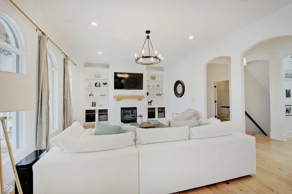 $1,995,000 | 7850 Cheval Rue Court, Zionsville, IN 46077