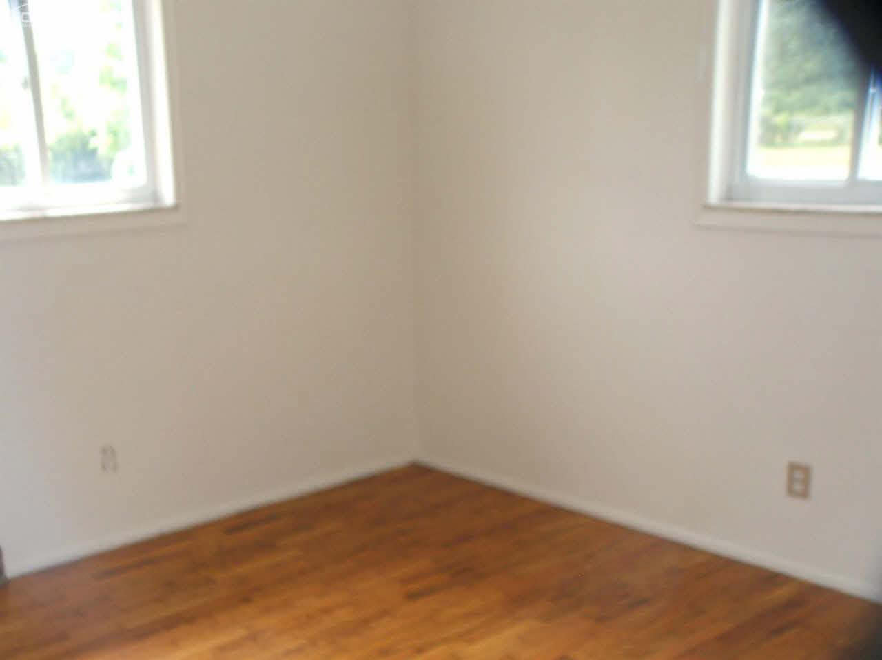 5028 Elms Road Flushing, MI 48433 - Photo 8 of 19 21351521-7.JPG