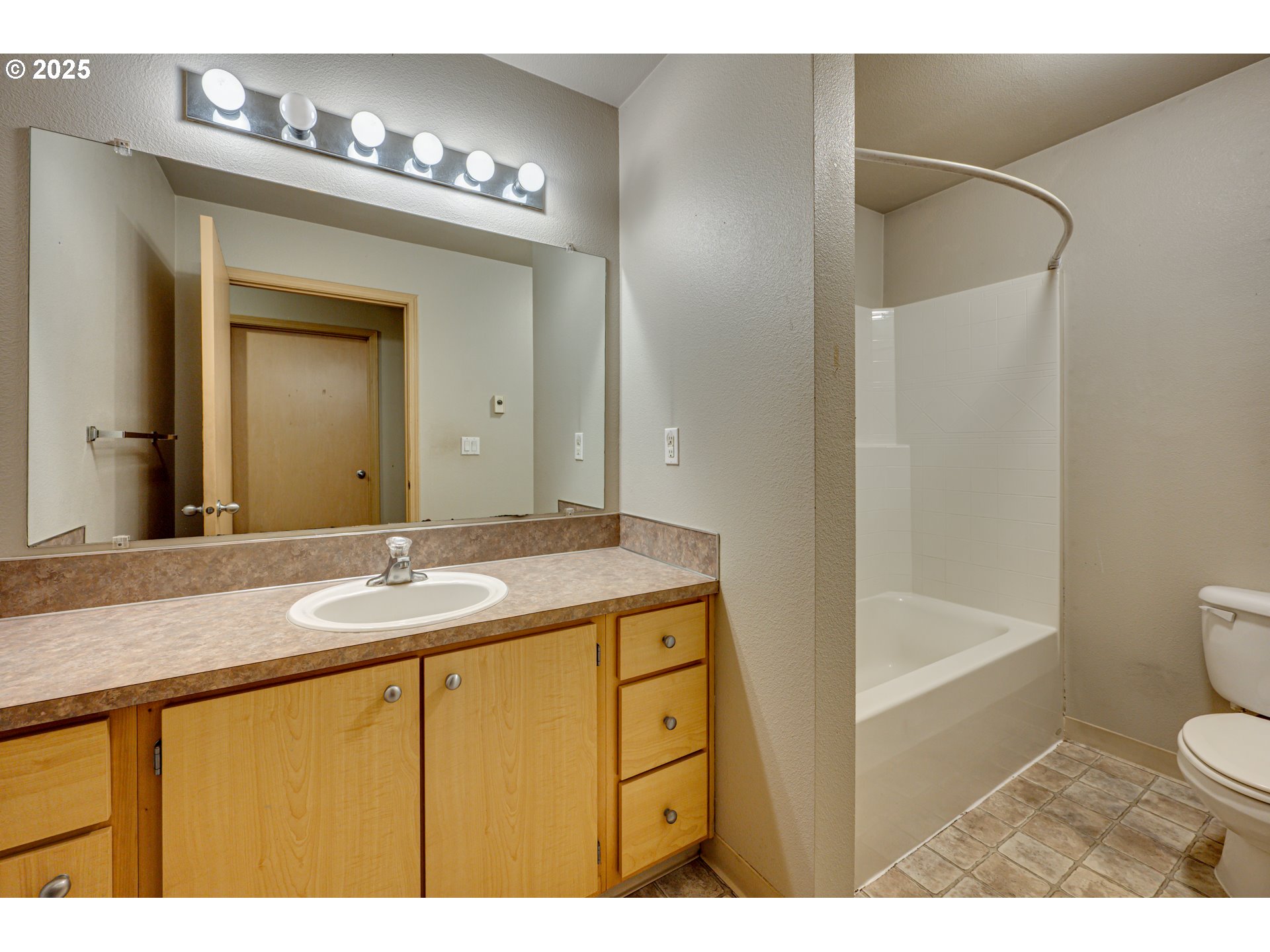 14605 Northeast 20th Avenue, Unit B101 Vancouver, WA 98686 - Photo 11 of 17