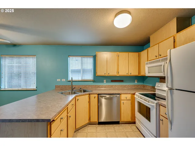 $295,000 | 14605 Northeast 20th Avenue, Unit B101, Vancouver, WA 98686