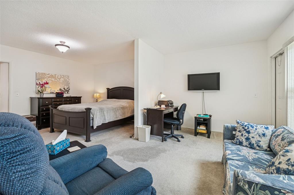 2295 Mexican Way, Unit 21 Clearwater, FL 33763 - Photo 25 of 90 a living room with furniture and a flat screen tv