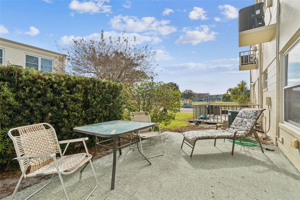 2295 Mexican Way, Unit 21 Clearwater, FL 33763 - Photo 28 of 90 a chairs and a table in a patio