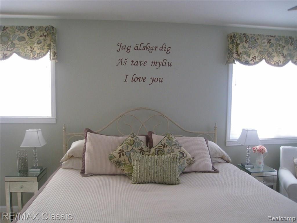 22415 Chestnut Tree Novi, MI 48375 - Photo 14 of 28 Chestnut Tree master bedroom.jpg
