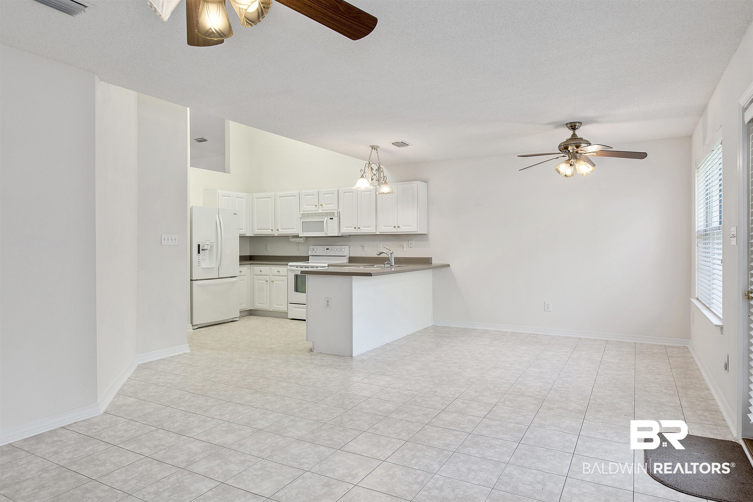 133 Kemper Lane Fairhope, AL 36532 - Photo 12 of 27 Den to Kitchen & Breakfas