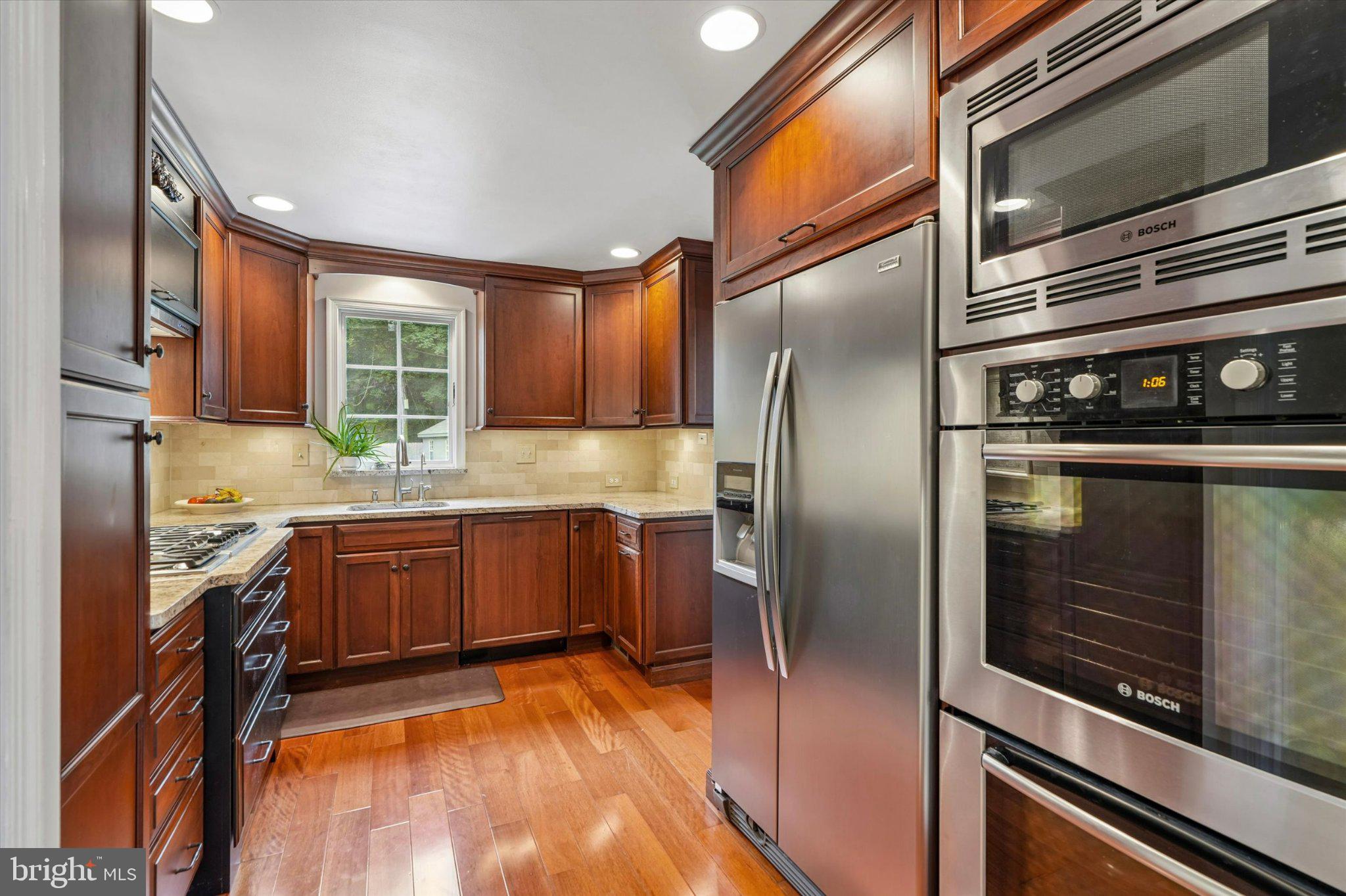 606 Upper Gulph Road Wayne, PA 19087 - Photo 10 of 34 Bosch Appliances & Double Wall Ovens
