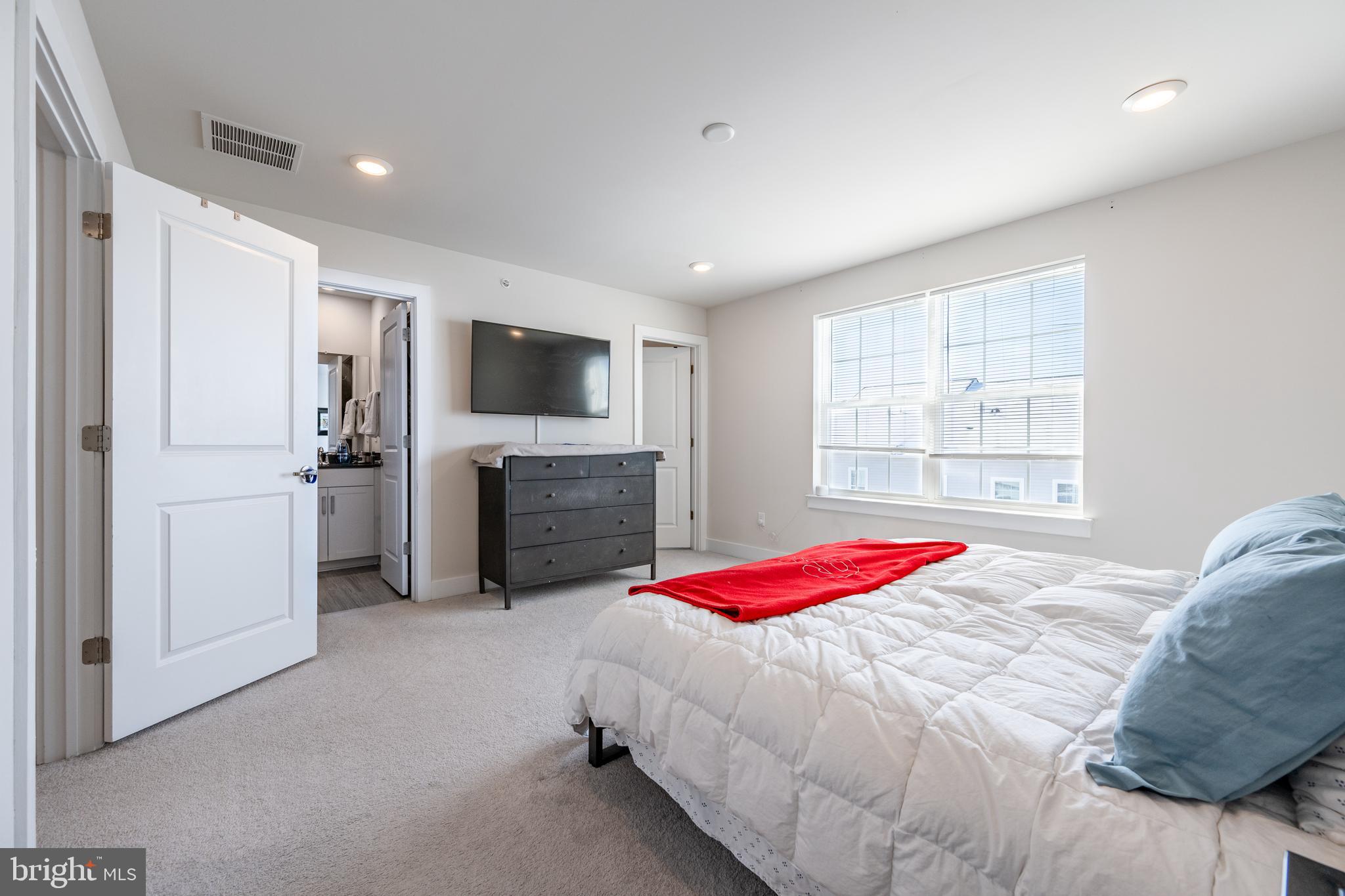 232 Red Leaf Lane Exton, PA 19341 - Photo 8 of 18 PRIMARY SUITE