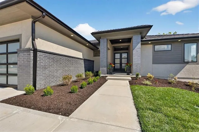 $1,149,900 | 5907 North Lucerne Avenue, Kansas City, MO 64151