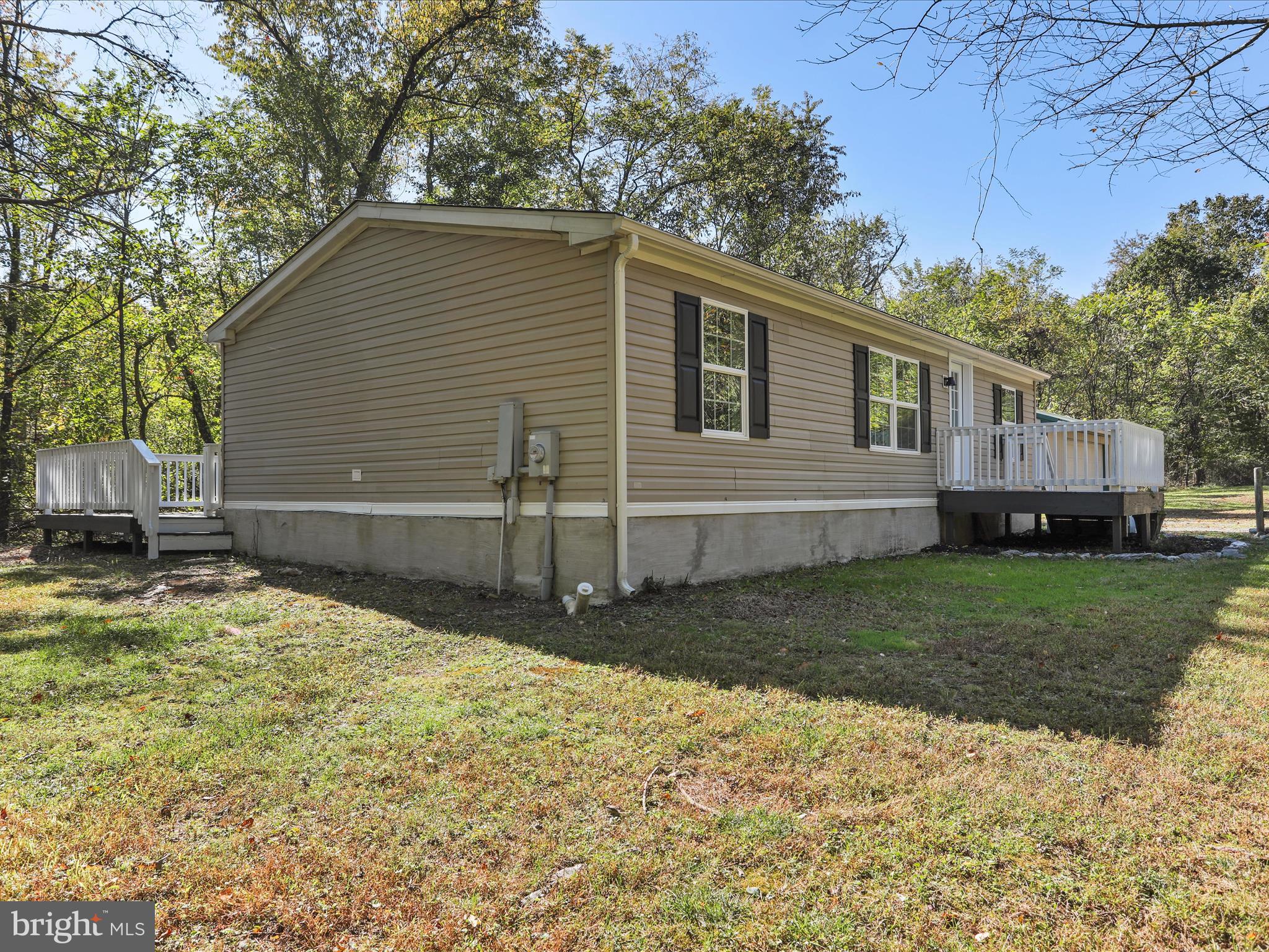 156 Potomacview Lane Berkeley Springs, WV 25411 - Photo 4 of 27 a backyard of a house