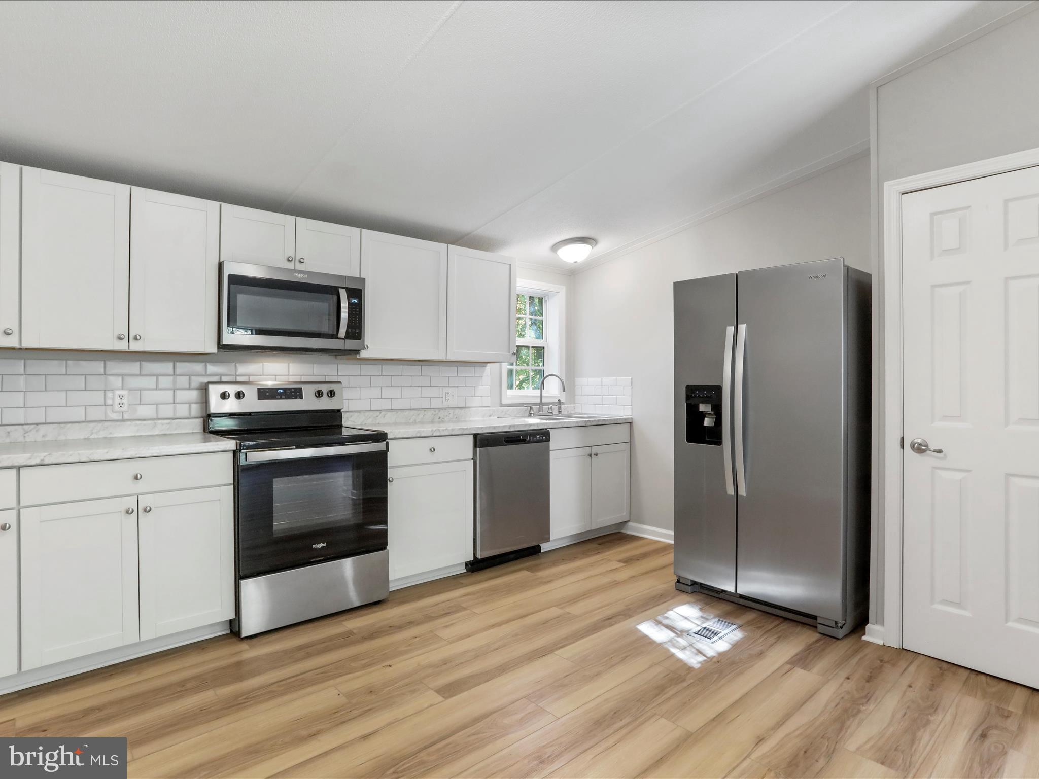156 Potomacview Lane Berkeley Springs, WV 25411 - Photo 10 of 27 a kitchen with a refrigerator stove and microwave