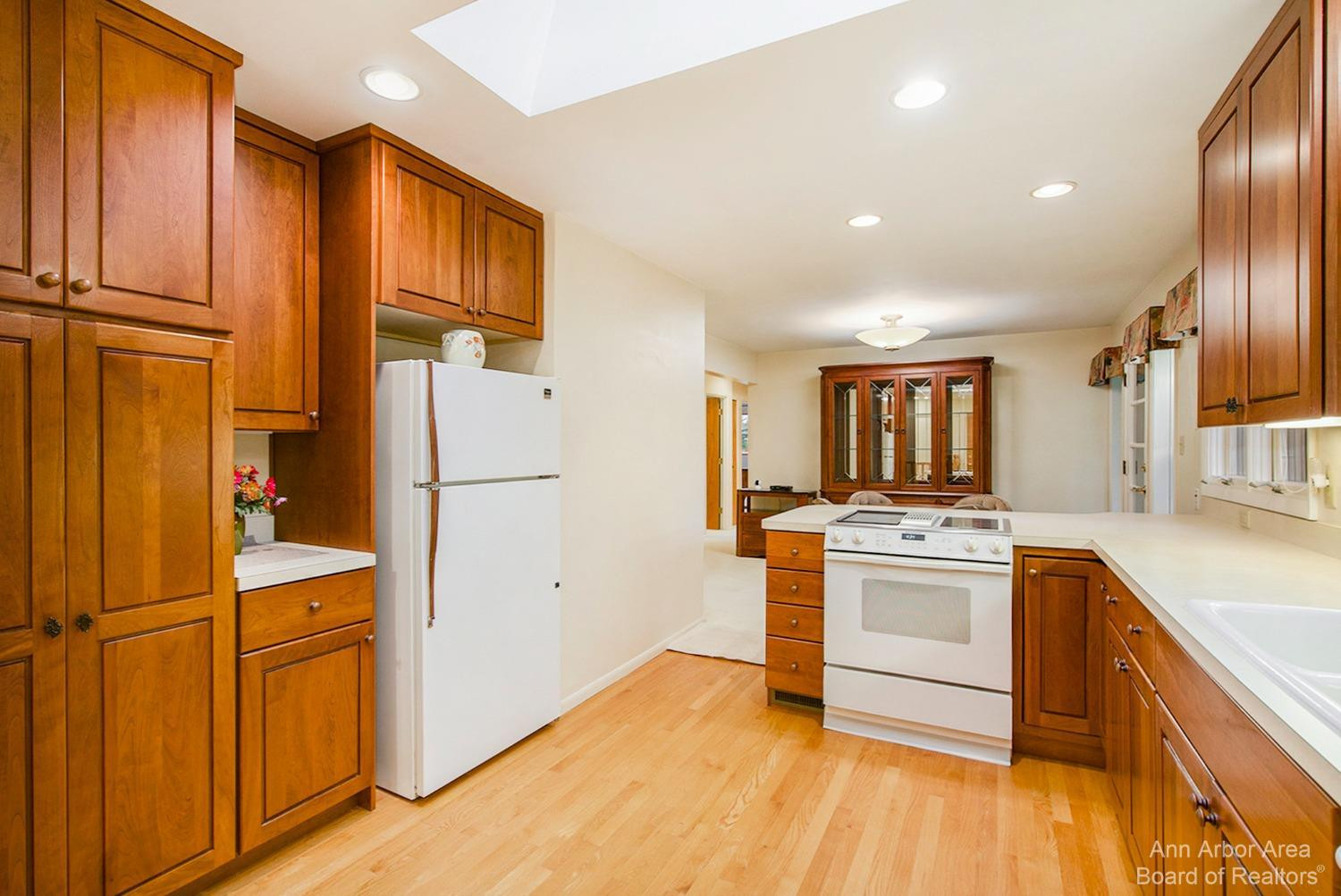 2424 Manchester Road Ann Arbor, MI 48104 - Photo 12 of 43 Photo 12